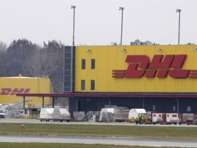 توقف ارسال پستی کالاهای گران‌قیمت به آمریکا به علت تعرفه‌ها