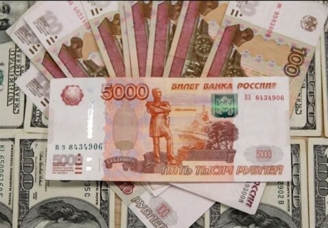دلار در برابر روبل به پایین‌ترین سطح 2 سال اخیر رسید