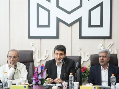 ارتباطات ساختار حکمرانی را پاسخگو و مسطح می‌کند