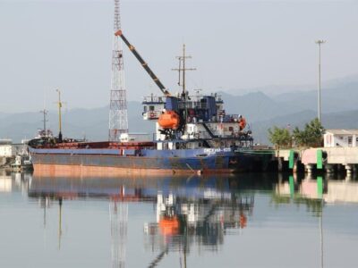 بندر تجاری آستارا مجددا فعال شد/پهلوگیری  اولین کشتی تجاری آذربایجان در اسکله شماره 1