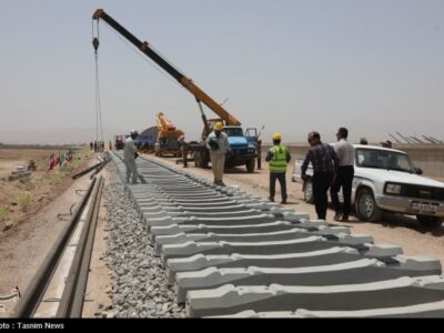 تاکید وزیر راه بر پیگیری تامین منابع مالی خط‌آهن جیرفت-بم