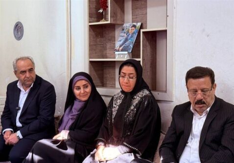 واگذاری زمین مسکونی به خانوادههای دو شهید دانشآموز تبریزی به دستور وزیر راه
