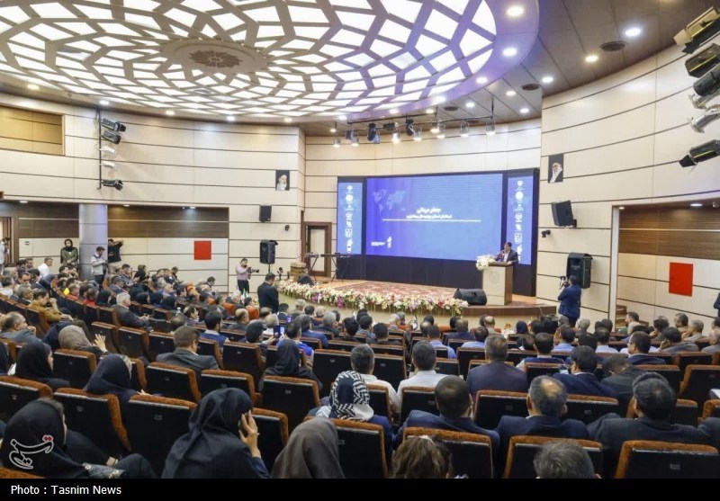 حاشیه‌نگاری روز ملی صادرات؛روایت صادرکنندگان از موانع صادرات در برابر رئیس‌ جمهور