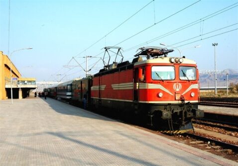 تزریق بینتیجه 10 همت به بخش ریلی؛ چرا بهرهوری لکوموتیوها در کشور پایین است؟